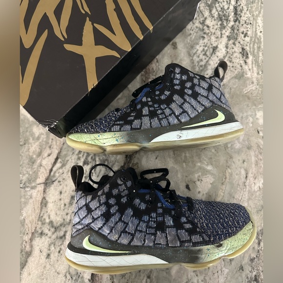 LeBron Other - LeBron “Constellation” sneakers Boys 2y